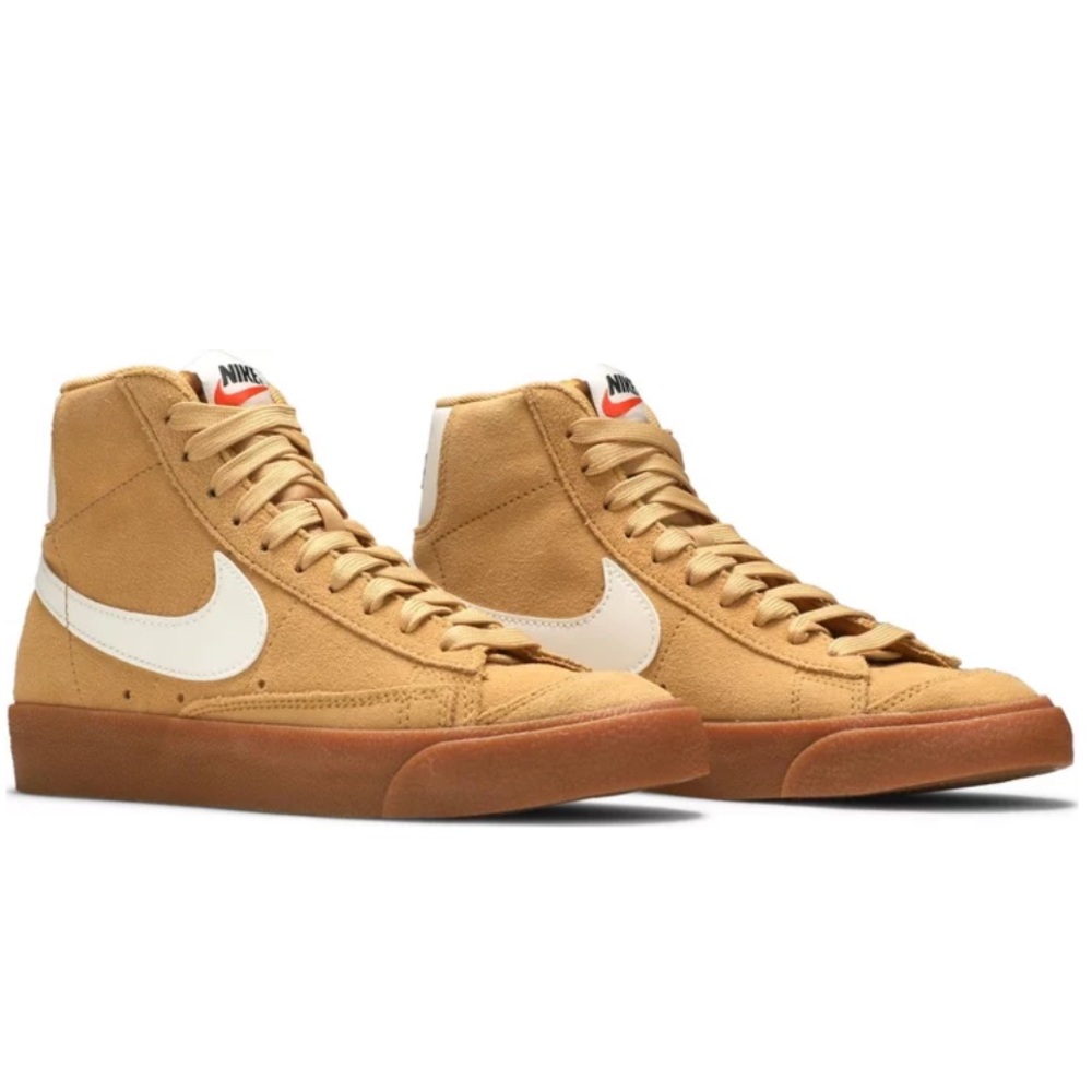 Nike Blazer Mid '77 Suede Twine/Summit white Size 7
Sneakers.
